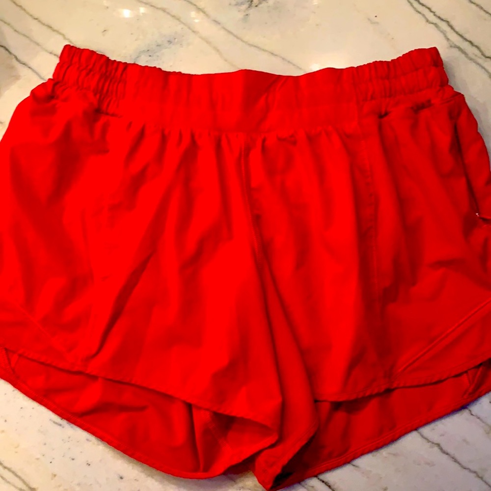 Lululemon Hotty Hot LR 4 inch short